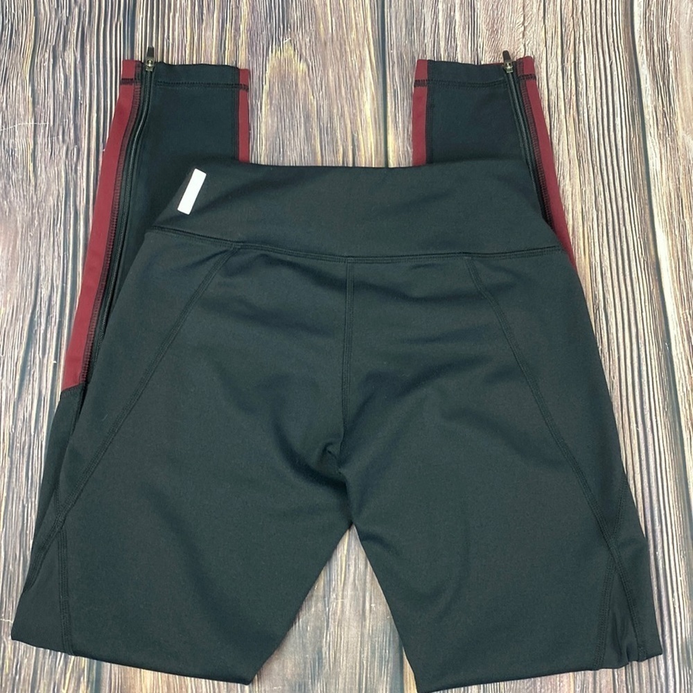 Zella Black & Maroon Color Block Leggings With Mesh & Leg Zipper Details- Sz XS